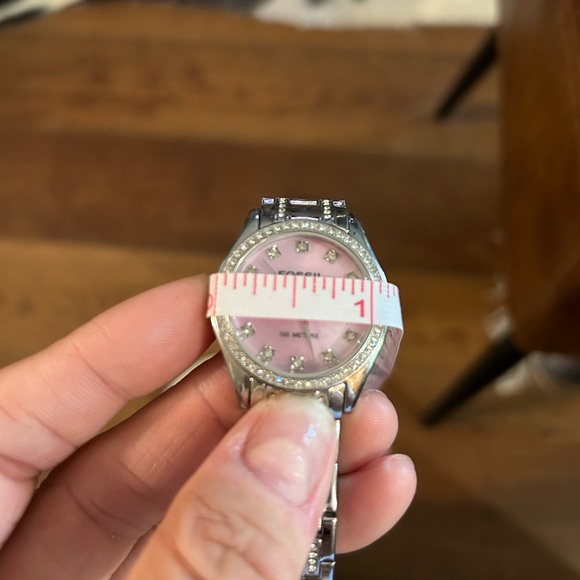 Pink mother of pearl Fossil blue watch. - Picture 8 of 9